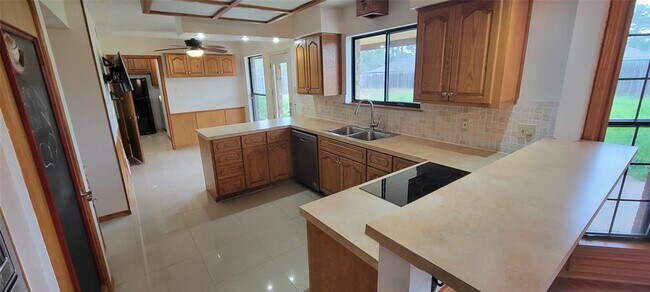 Building Photo - 175 Kona Dr