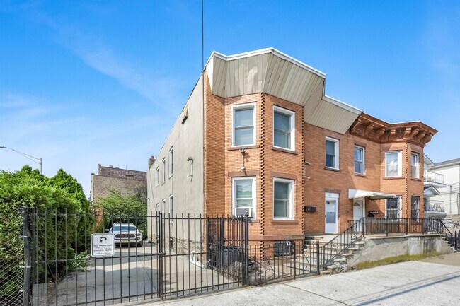 Foto del edificio - 193 Armstrong Ave