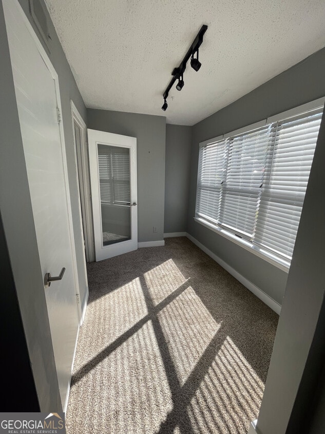 Building Photo - 1404 Huntingdon Chase