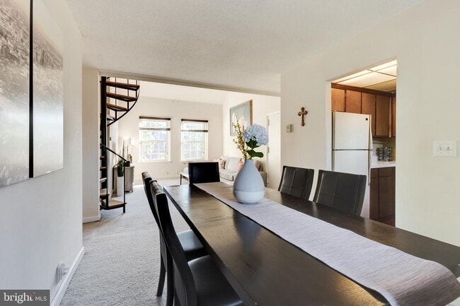 Main level dining area - 3059 S Abingdon St