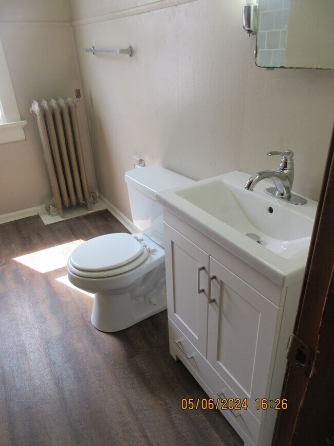 Building Photo - 135 E Suttenfield