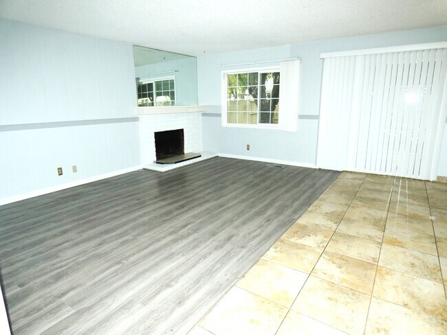 Building Photo - 3925 Parque Verde Ln
