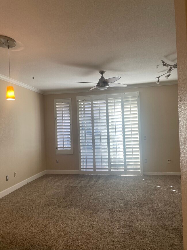 Building Photo - 4465 E Paradise Village Pky S