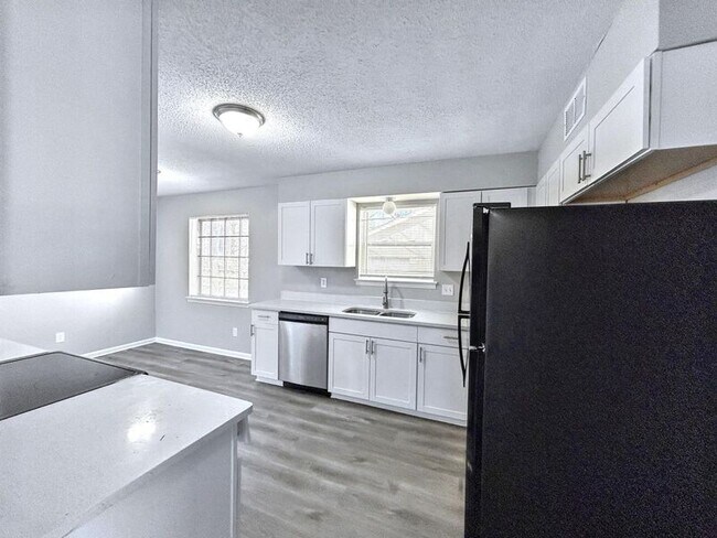 Foto del edificio - 3333 Leschallas Dr