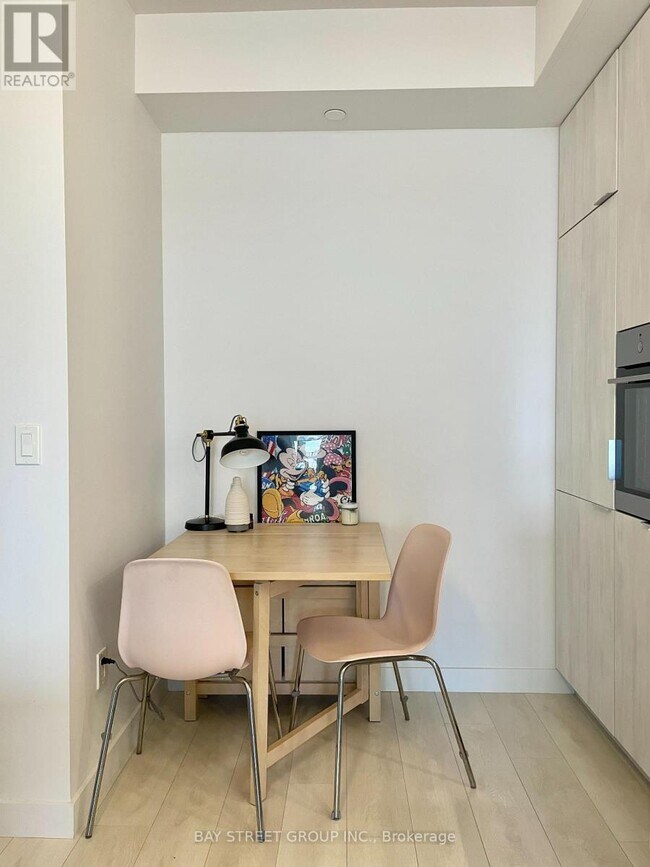 Photo du bâtiment - 5507-5508 EGLINTON Ave