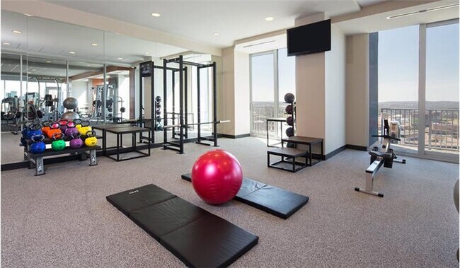 Building Photo - 48 Rainey St