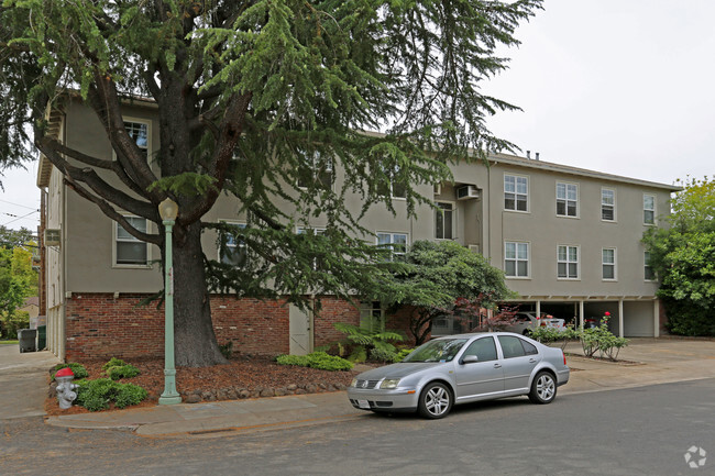 Building Photo - Land Park Apartments