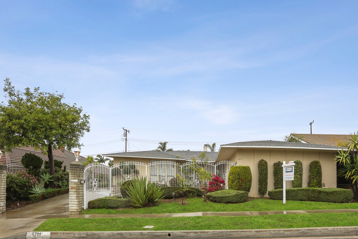 Foto principal - 6711 S Halm Ave