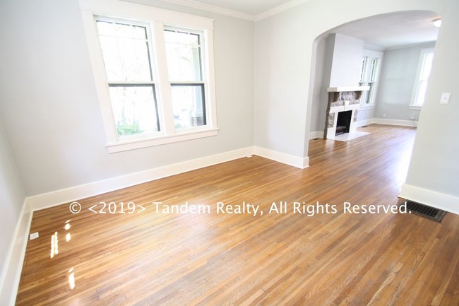 Building Photo - 2312 10th Ave S Apt A