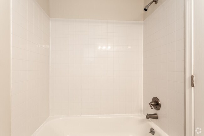 Bathroom - New Orleans Park Apartments
