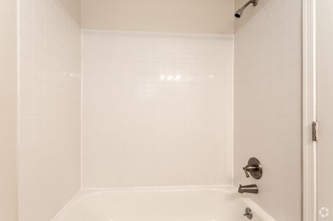 Bathroom - New Orleans Park Apartments