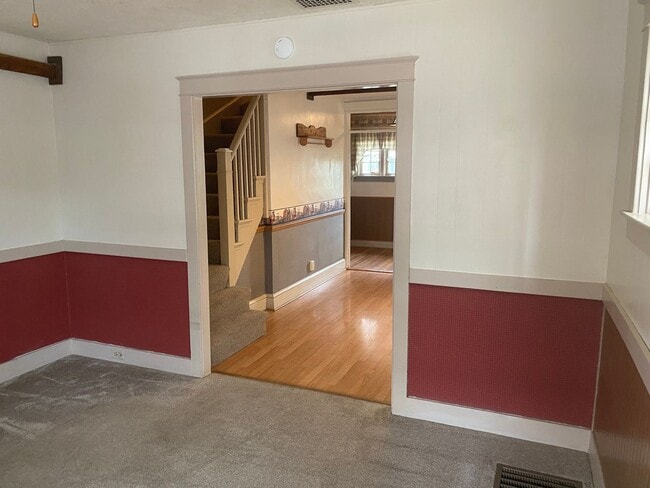 Building Photo - Beautiful 2 Bedroom Semi-Detached Home in Lancaster!