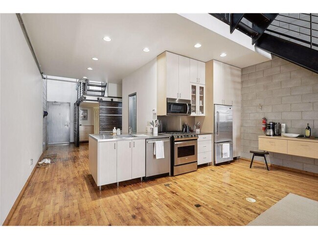 Building Photo - 801 N Washington Ave