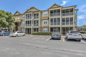 Building Photo - 395 S Crow Creek Dr