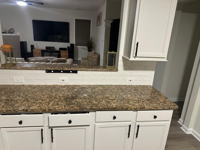 Foto del edificio - 521 Greyhound Ct