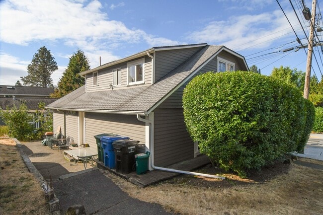 Building Photo - 9056 3rd Ave NW