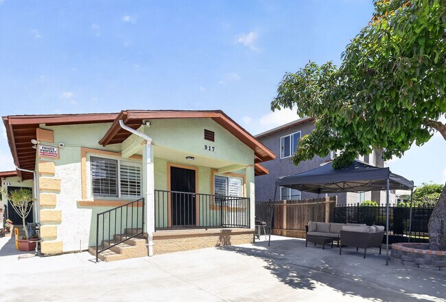 Foto del edificio - 917 W 62nd Pl