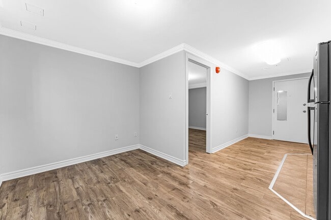 Building Photo - 235 Charlotte St