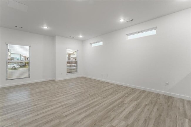 Building Photo - 751 St Charles Pl