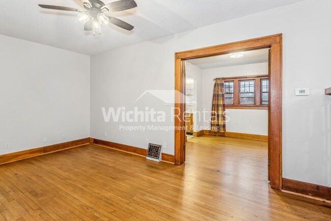 Building Photo - 2 bedroom duplex - College Hill