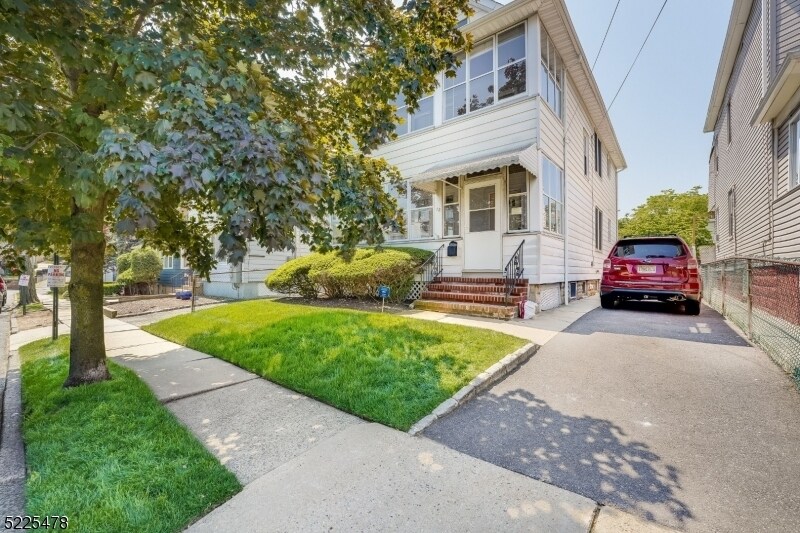 12 Bay Ave Unit 1, Bloomfield, NJ 07003 Room for Rent in Bloomfield