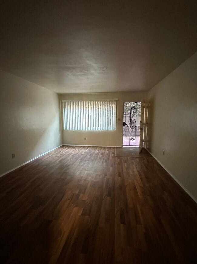 Foto del edificio - 4225 Kansas St