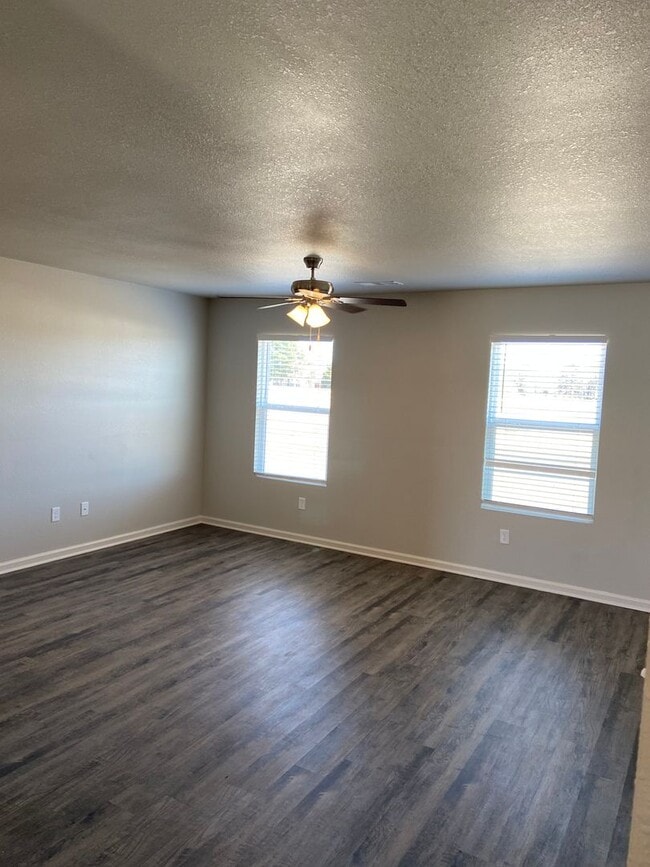 Building Photo - 3824 Keeneland Dr