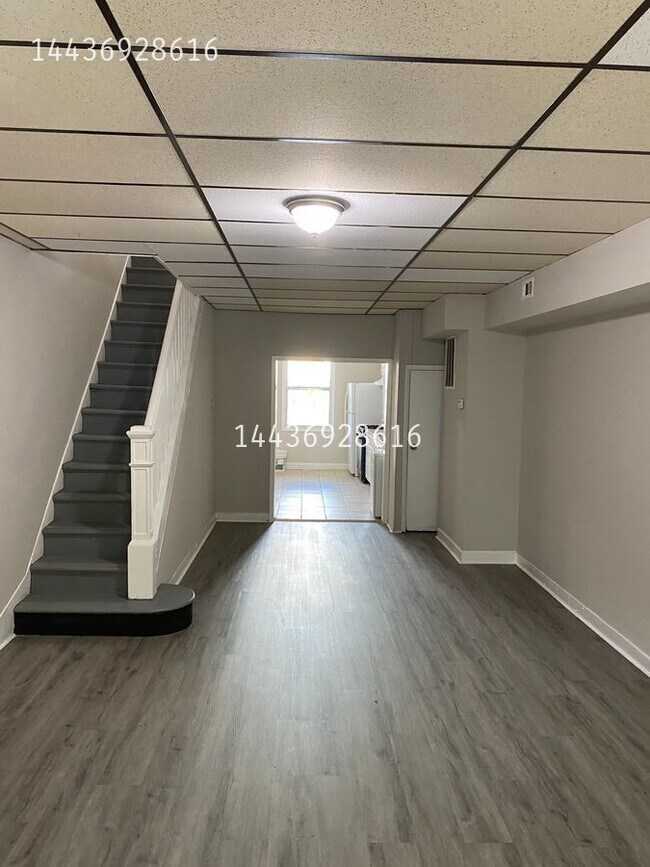 Building Photo - 527 N Kenwood Ave