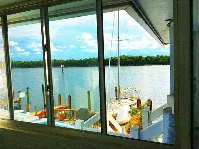 Building Photo - 2106 N Ocean Dr