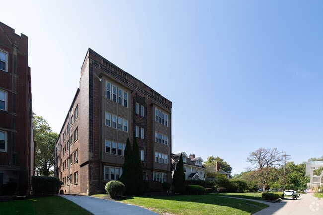Building Photo - Manstan