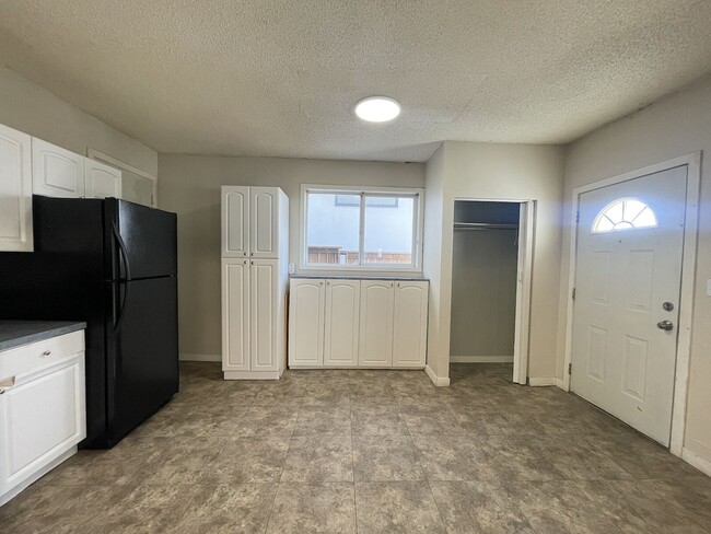 Building Photo - 4324 Bowness Rd