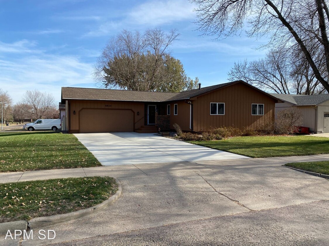 Primary Photo - 4 br, 2 bath House - 5824 W King Arthur Dr