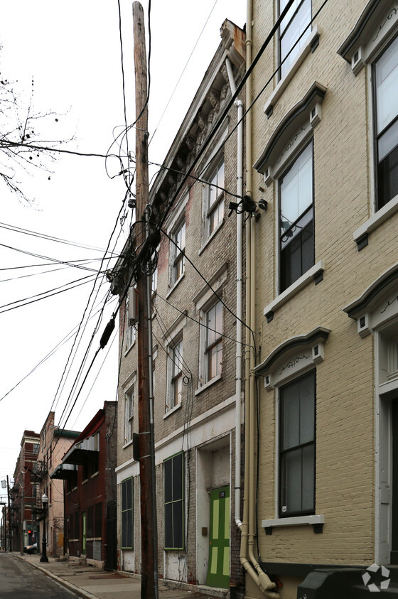 Building Photo - 110 E 14th St