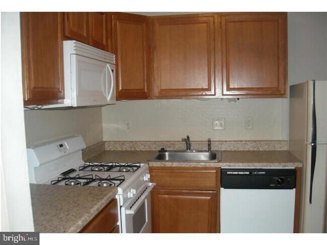 Building Photo - 1605 Meadowview Ln