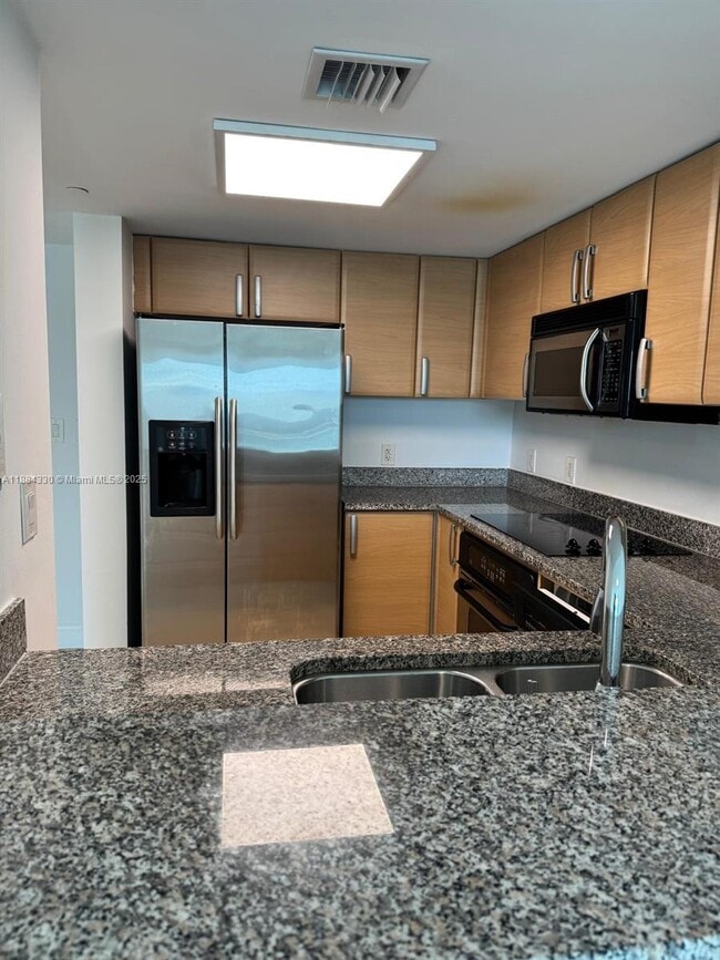 Building Photo - 2101 Brickell Ave