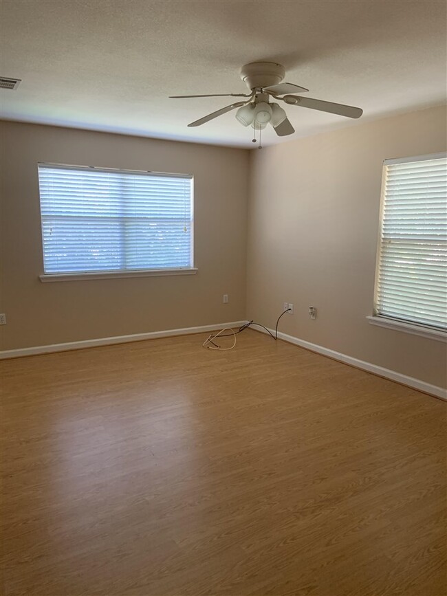 Building Photo - 110 Tarpine Dr