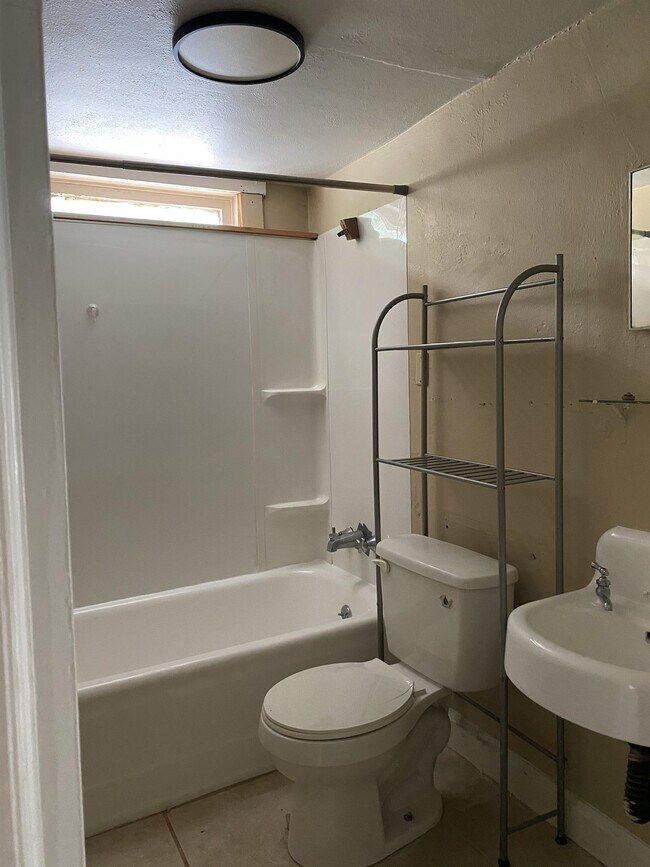 Foto del edificio - 429 N Poplar St