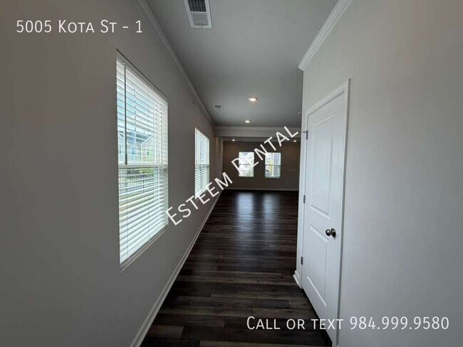 Building Photo - 5005 Kota St