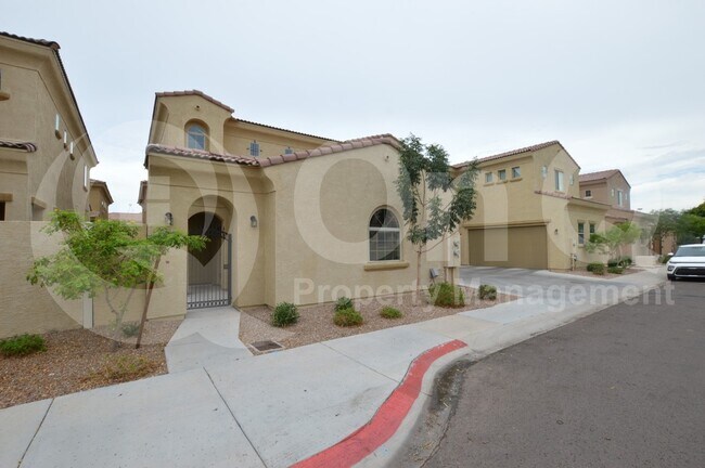 Building Photo - 1367 S Country Club Dr