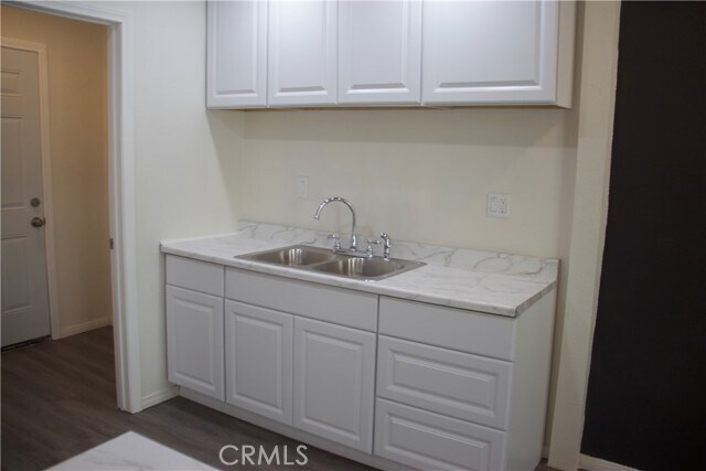Foto del edificio - 372 E 55th St