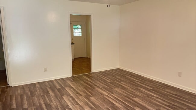 Foto del edificio - SRP-SH048-2033 Fallsdale Drive 1-4