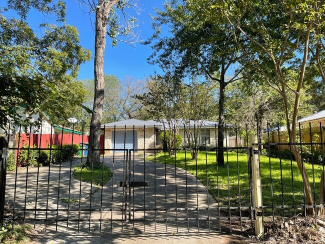 Foto del edificio - Move in Ready with Views of Boggy Creek Gr...