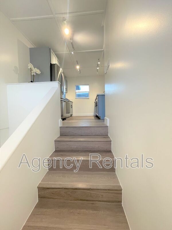 Building Photo - 3036 Monsarrat Ave
