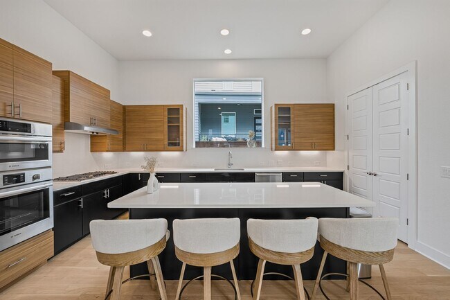 Foto del edificio - Beautiful Furnished Rental