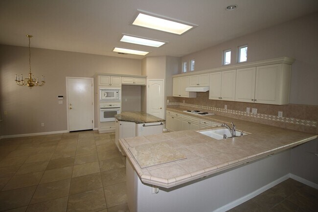 Building Photo - Beautiful Home in Buchanan District + Large Yard