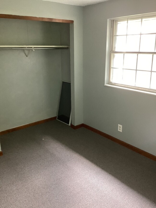 Building Photo - 495 Meadow Ln