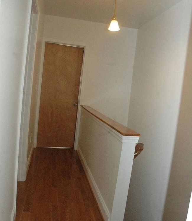 Building Photo - 4 bedrooms, 2 full bath in the Temple univ...