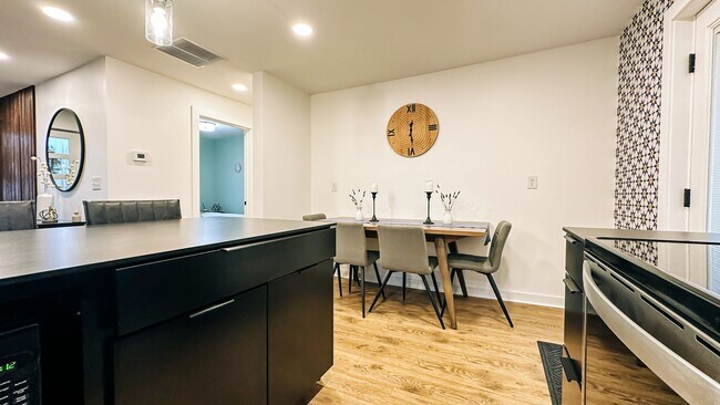 Building Photo - Beautiful 3 Bed 2.5 Bath Home!