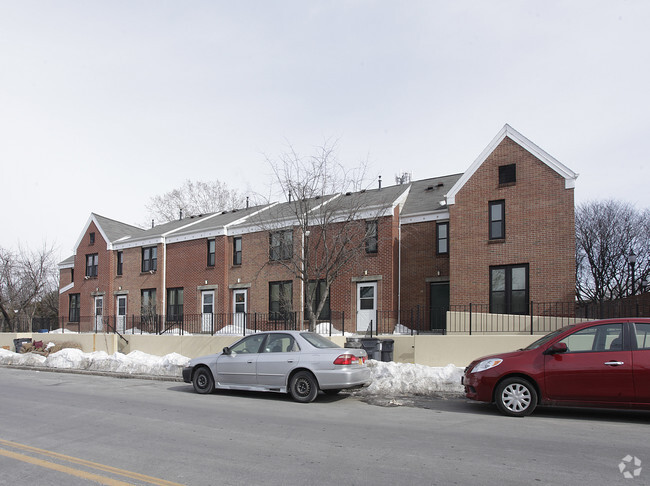 Building Photo - Steamboat Square