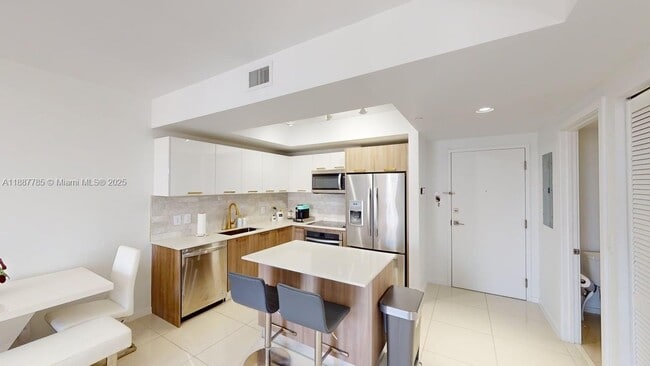 Foto del edificio - 5300 Paseo Blvd